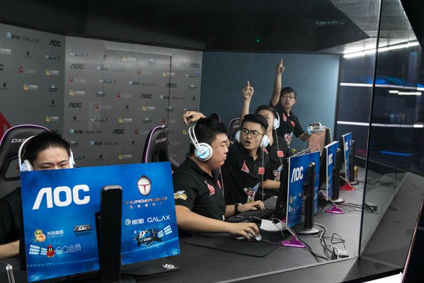 众多伟大的 众多伟大的